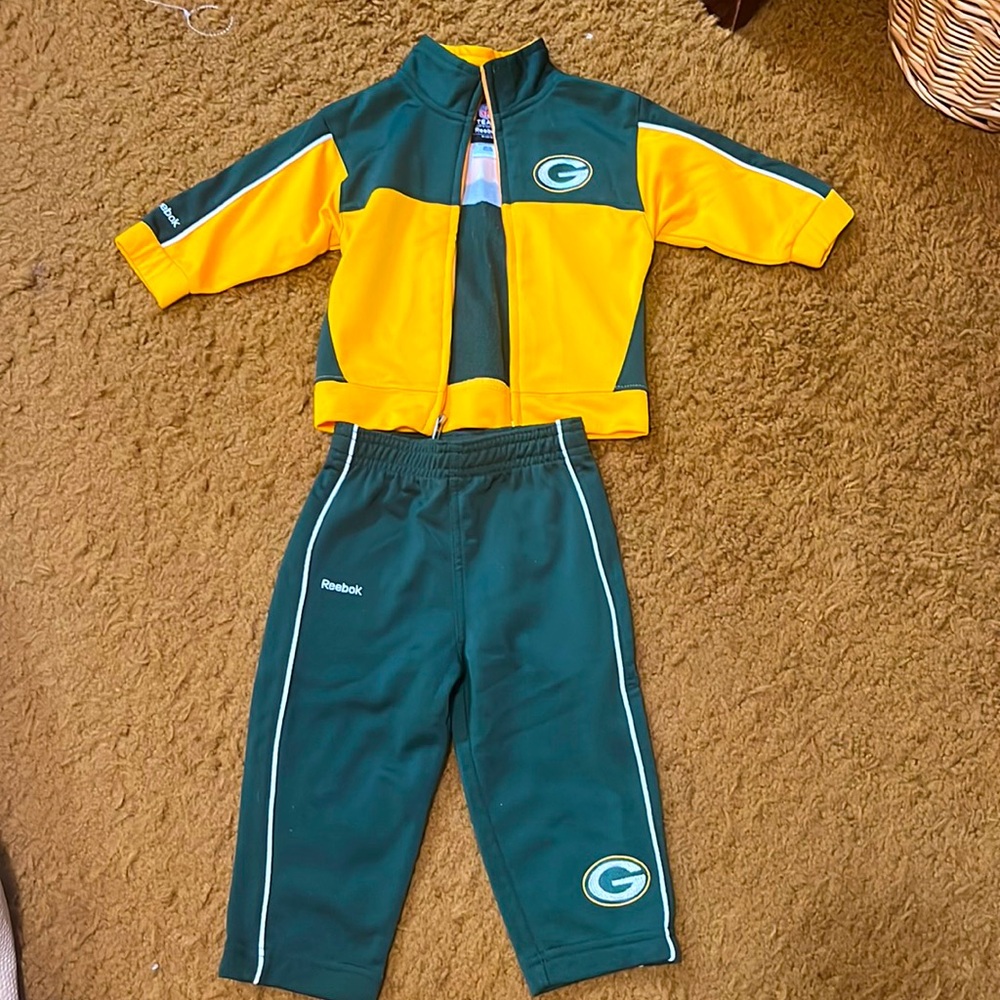 Green Bay Packers zip-up and pants set